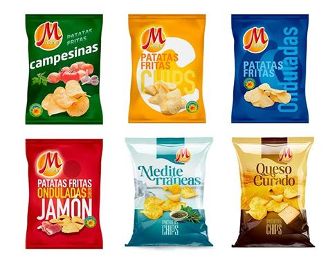 Muestra de diferentes bolsas de patatas fritas con sabores variados (jamón, ajo y perejil, campesina).