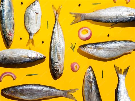 Pescados frescos variados listos para cocinar