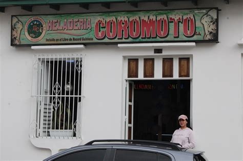 Vista exterior de la Heladería Coromoto en Mérida, Venezuela, con su icónica fachada.
