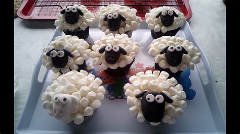 Galería fotográfica mostrando los resultados finales de cupcakes decorados como ovejas, abejas y otros animales