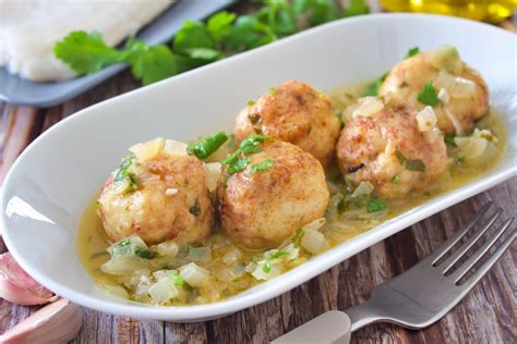 Albóndigas de pescado con salsa de chipotle casera