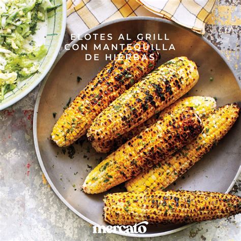 Elote asado en la parrilla con mantequilla derretida