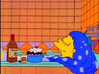 Marge Simpson en el Rancho Relaxo, disfrutando de un baño de barro o masaje