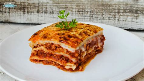 Lasaña de carne tradicional con ragú y bechamel