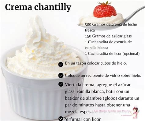 Foto de tres cuencos con crema chantilly blanca antes de añadir color