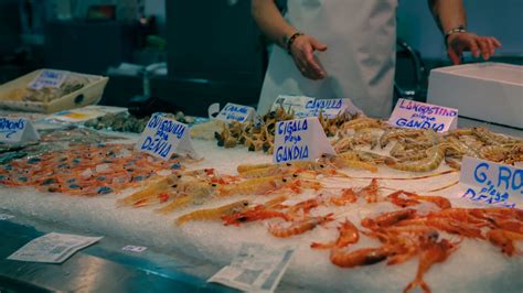 foto temática de mariscos frescos en un mercado