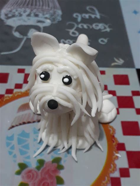 Paso a paso ilustrado para modelar orejas de fondant