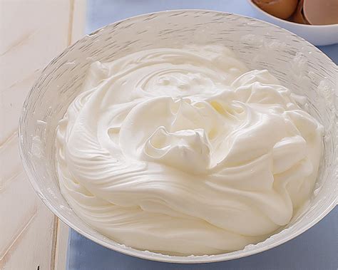 Claras de huevo montadas a punto de nieve en Thermomix