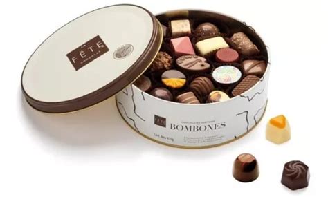Lata de bombones surtidos La Fête de 410 gramos con un lazo