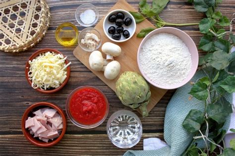 Ingredientes frescos para una carbonara casera