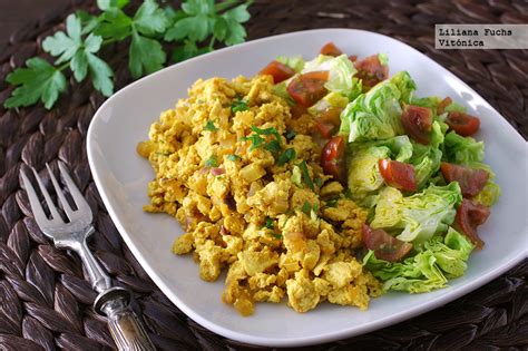 Fotos de platos veganos con sustitutos del huevo (tortilla de garbanzo, revuelto de tofu)