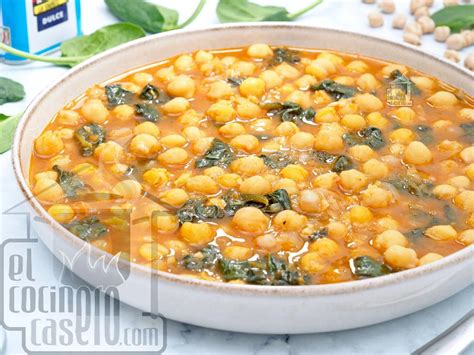 Infografía paso a paso para cocinar garbanzos con espinacas en olla a presión.