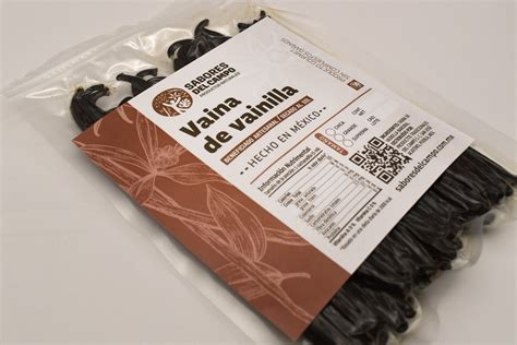 Infografía comparativa de diferentes formas de vainilla (vaina, extracto, pasta)