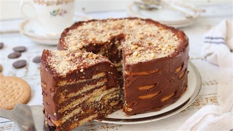 Ilustración mostrando la estructura de capas de la tarta de galletas María.