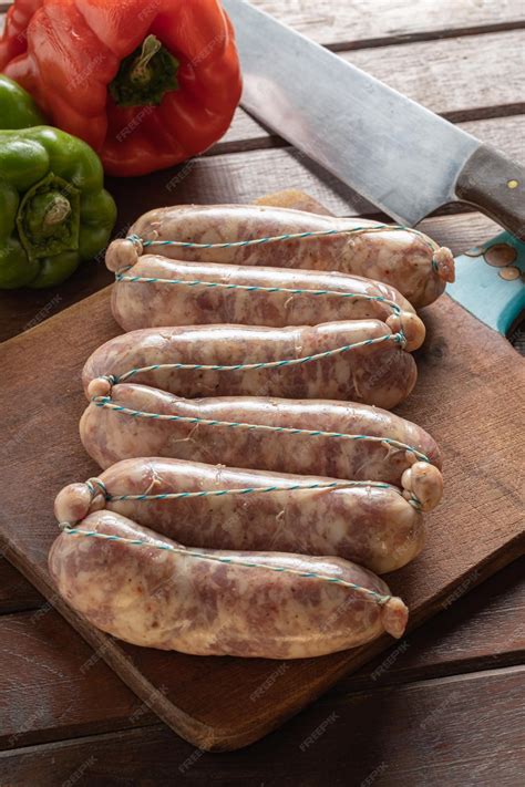 Chorizos crudos listos para ser desgrasados