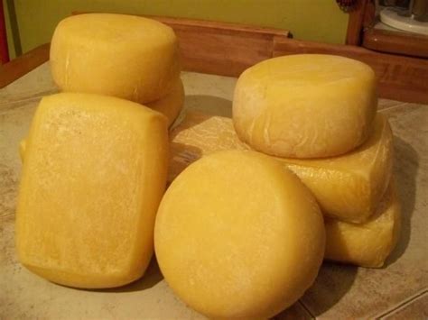 Queso Chanco tradicional en una tabla de madera