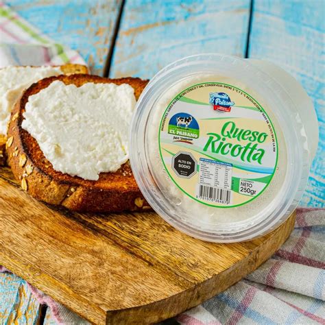 Tabla comparativa de propiedades de queso ricotta y otros quesos frescos