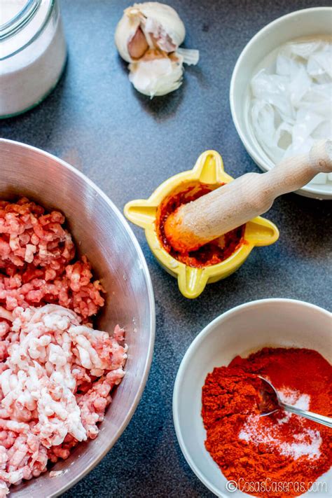 Ingredientes y utensilios para hacer chorizo casero
