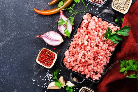 Carne y grasa picada y mezclada con especias