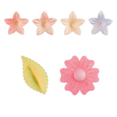 Flores comestibles de oblea y mazapán en detalle