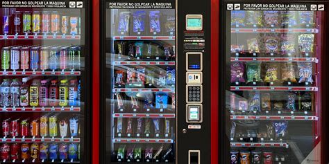 Máquina expendedora de Slurpee con varios sabores disponibles.