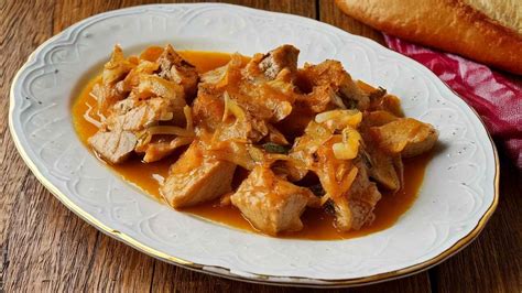 Plato de atún encebollado andaluz