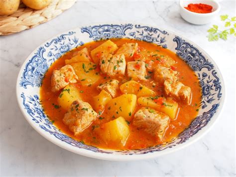 Marmitako de atún en cazuela de barro