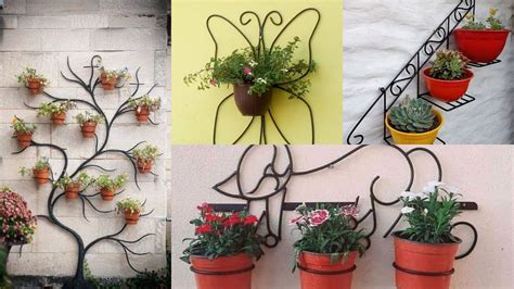 Maceteros decorados con mallas de verduras de diferentes colores y texturas