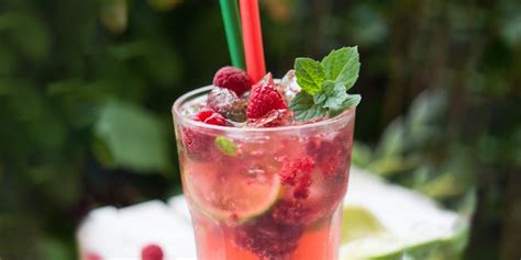 Ingredientes frescos para mojito de frambuesa