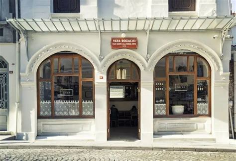 Exterior de la tienda Vefa Bozacısı en Estambul