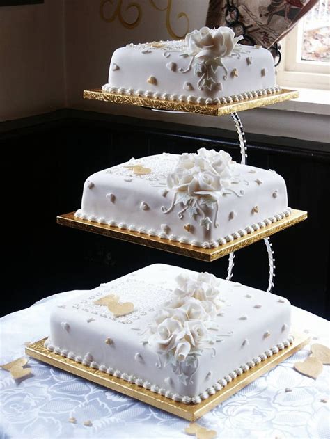 Diseño elegante de pastel de boda cuadrado de un piso