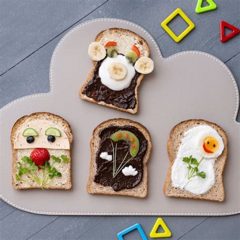 Foto: niños decorando sándwiches con figuras divertidas usando vegetales y quesos