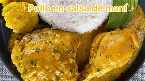 Plato de pollo con salsa de maní estilo indonesio