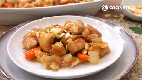 Plato de pollo con almendras estilo chino