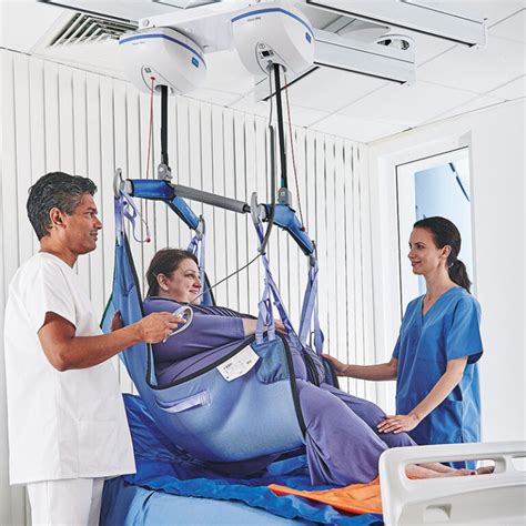 Colección de materiales y dispositivos para la movilización de pacientes (grúa, sábanas deslizantes, cinturón)