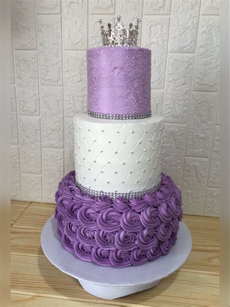 Montaje de tres pasteles temáticos: Princesa, Sirena y Unicornio