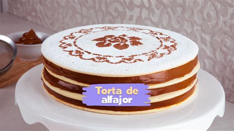 Foto de una torta de alfajor con relleno de chancaca terminada