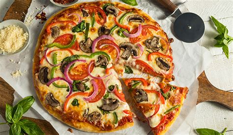 Fotografía de una pizza vegana 