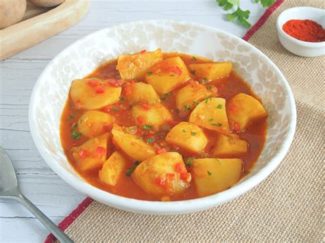 Ingredientes frescos para guiso de patatas