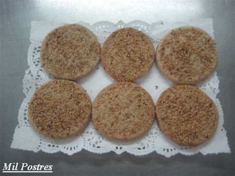 Foto de mantecados variados con canela, ajonjolí y limón.