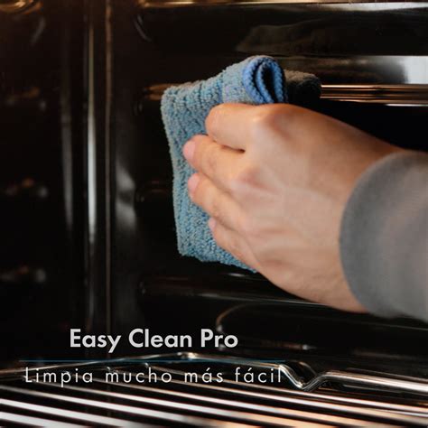 Interior de horno con cavidad esmaltada easy-clean para fácil limpieza