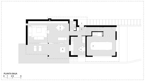 Plano detallado de la distribución de la villa, mostrando la planta baja y el loft superior.
