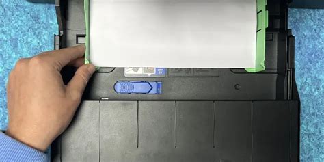 Esquema de cómo colocar el papel de azúcar en la bandeja de la impresora