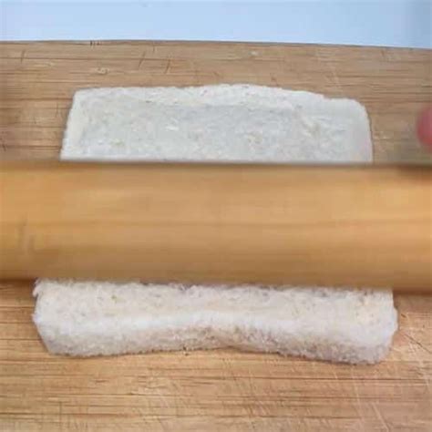 Esquema de cómo aplanar pan de molde con un rodillo