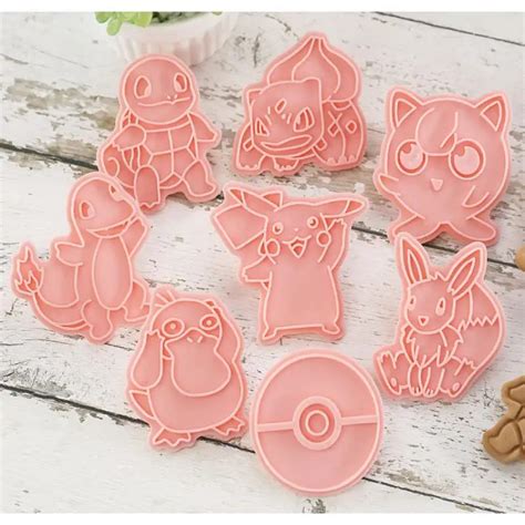 Cortadores de galletas con formas de personajes y símbolos de Dragon Ball