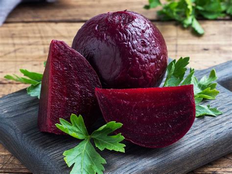 Infografía comparativa de ingredientes: versión tradicional vs versión con remolacha