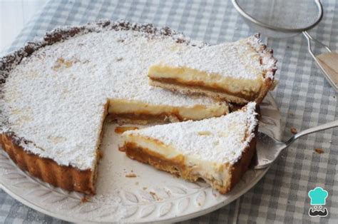 Tarta dulce de polenta con ricota y pasas de uva