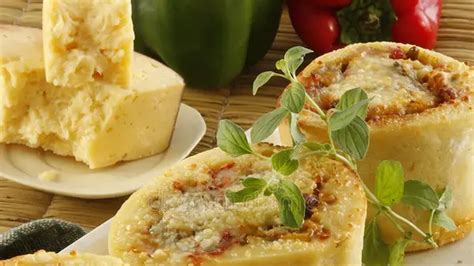 Sándwiches de polenta dorados y rellenos