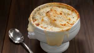 Polenta gratinada con brócoli, cebolla y queso