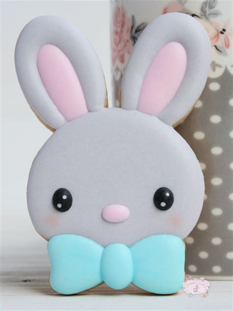 Galletas de conejo decoradas con glaseado y malvaviscos en miniatura